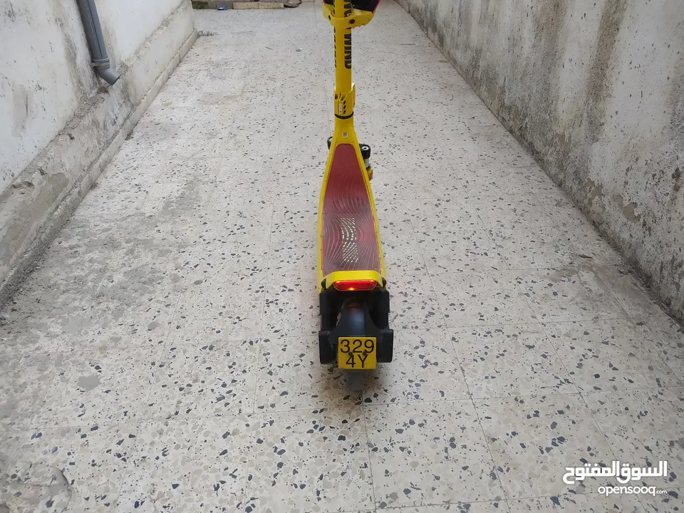 سكوتر اصفر بحالة جيدة جداً شغال 100/100,