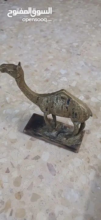 جمل نحاس أثري منحوت عليه النحت الاشوري للبيع اقرأ الاعلان