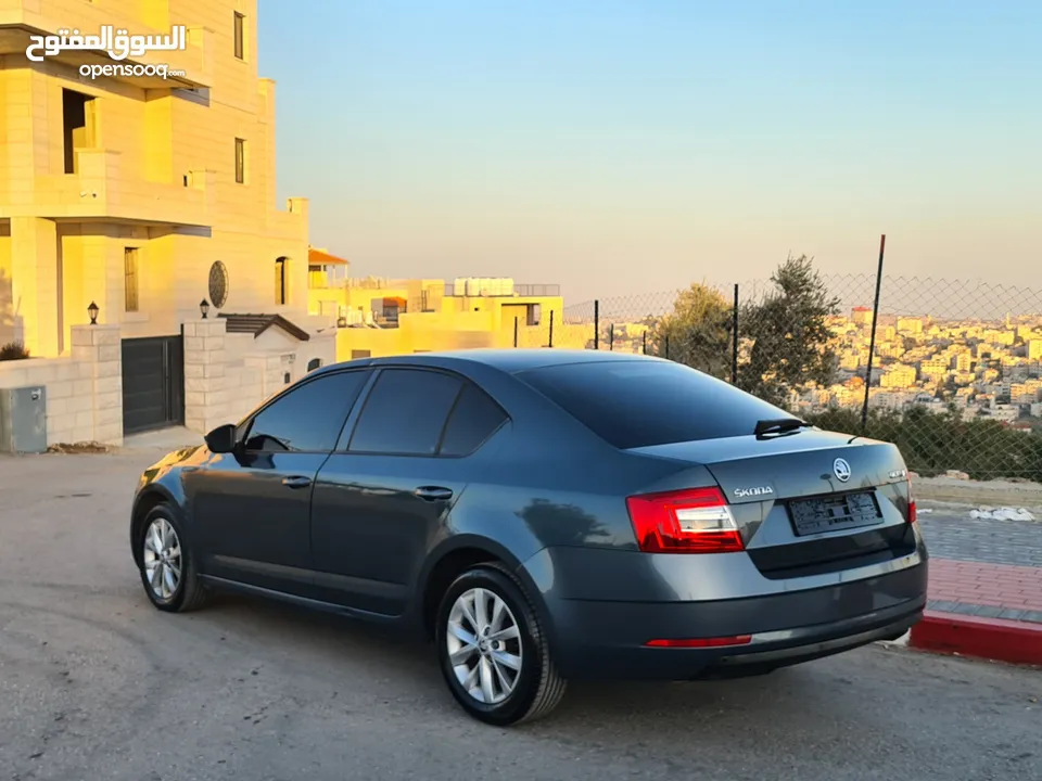 سكودا أوكتافيا موديل 2019 ديزل بقوة 2000 / جير أوتوماتيك  يد أولى 01 / عداد قليل حقيقي