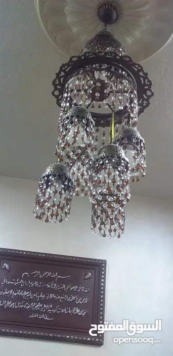 ثريا كرستال لون عسلي وابيض مكونه من سبع لمبات اضاءه ممتازه بسعر مغري