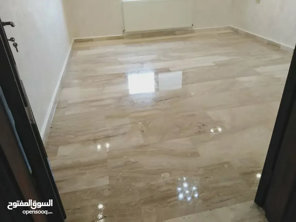 جلي جميع انواع البلاط والرخام والجرانيت والسيراميك والمزايكو والبازلت
