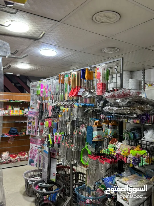 محل كل شيء بربع دينار فأكثر كل ما يلزم البيت من أدوات منزلية اكسسوارات ومكياج