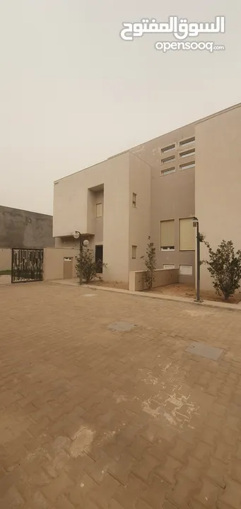 اربع فيلات سكنية جنب بعضهم للإيجار في مدينة طرابلس منطقة عين زارة طريق هابي لاند وجامع بلعيد