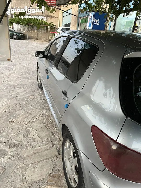 بيجو2004 للبيع
