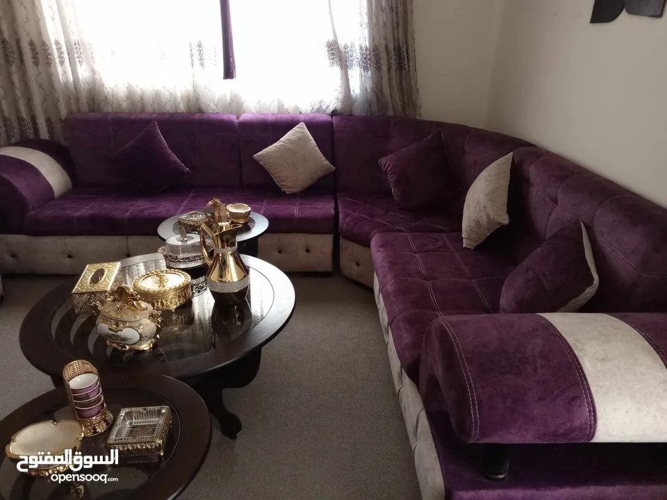 طقم ضيوف كورنر للبيع مع طاولات و برادي