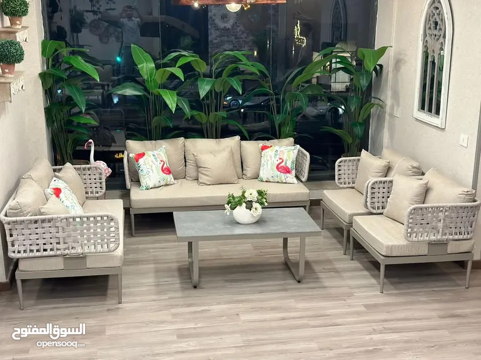 اثاث مزارع خارجي المنيوم ويوجد حديد
