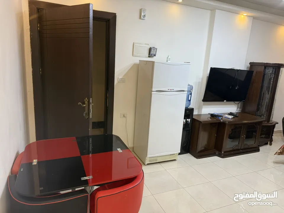 ستوديوهات فاخرة مفروشة مقابل البوابة الرئيسية للجامعة الأردنية للايجار