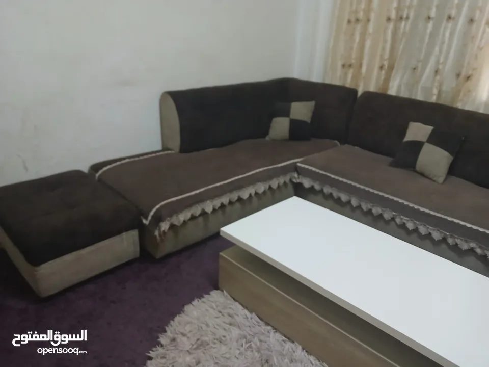 طقم كورنر نظيف كتيررر  للبيع مستعجل ضروري قابل لتفاوض بسعر للشررراا ان شاء الله ما منقصر معه