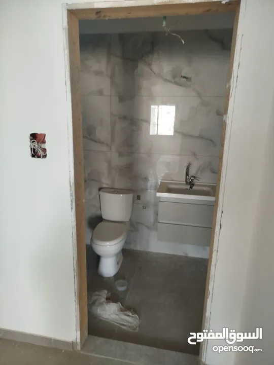 شقة في الماصيون طابق اول في منطقة حيوية بجانب الشارع