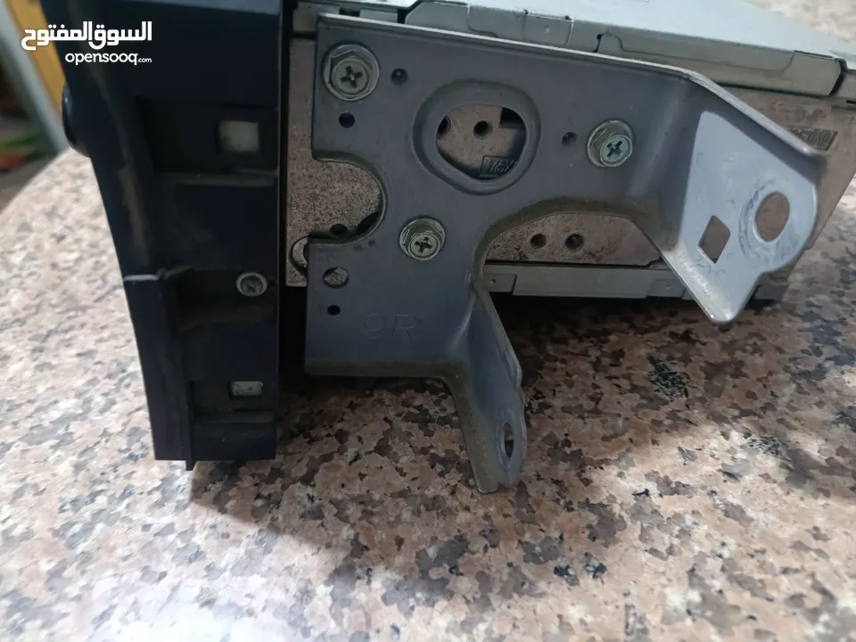 اضويه اثنين واحد تويوتا وواحد هونداي ومسجلات اثنين واحد منهم مع فريم للبيع بسعر مغري جداً