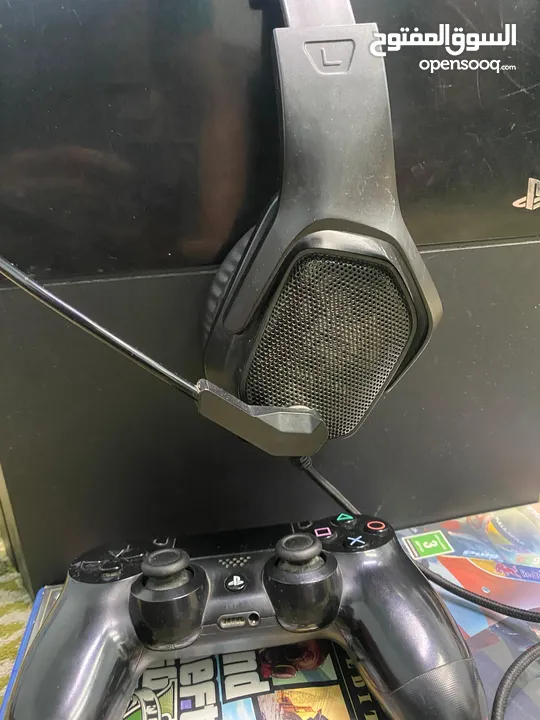 ps 4 with controller and gaming headphones in good condition