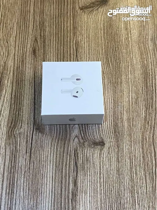 أختار الأصلي وريح راسك النسخة الأحدث والأقوى  بطارية تصل إلى 5ساعات من الأستخدام Apple AirPods 4 AN