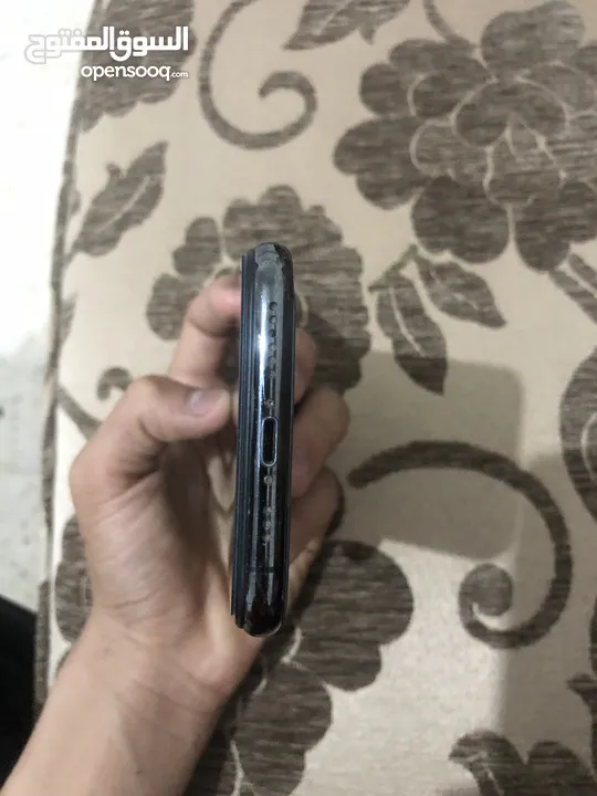 ايفون 11 بور