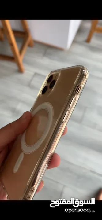 آيفون 11 برو 256 قيقا الجهاز نضيف فقط مغير بطاريه نسبتها71 السعر 700 وقابل للمراعااا