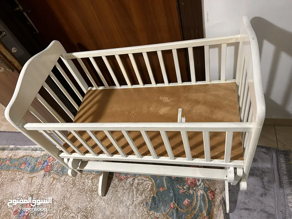 تخت بيبي للبيع
