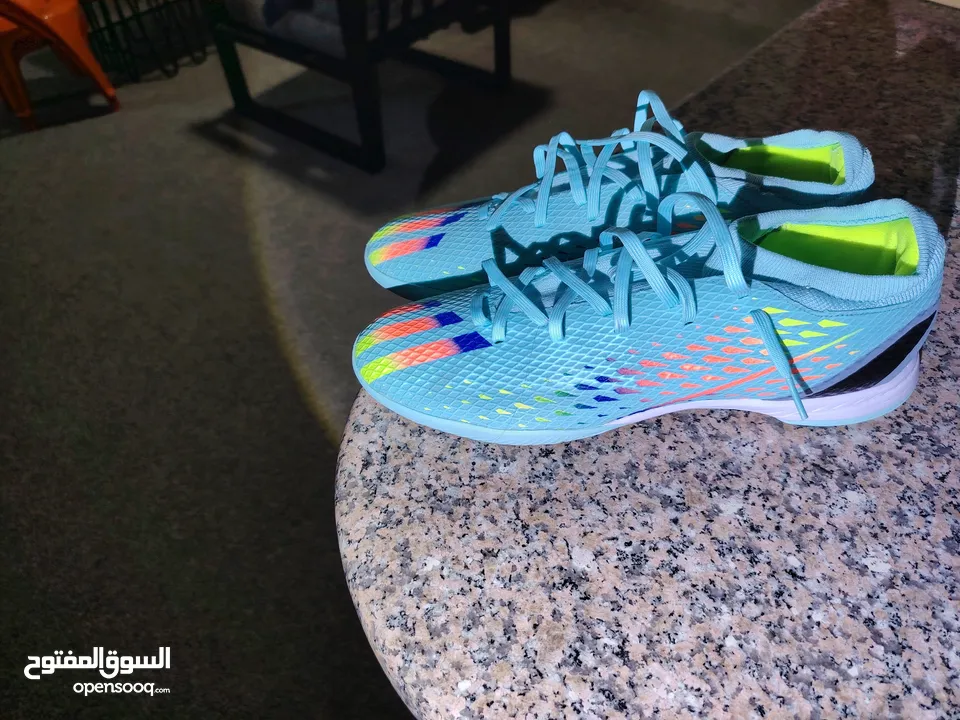 بوط اديداس اصلي زحاف مش أصابع بحالة الوكالة للبيع ب 20 الموقع البيادر