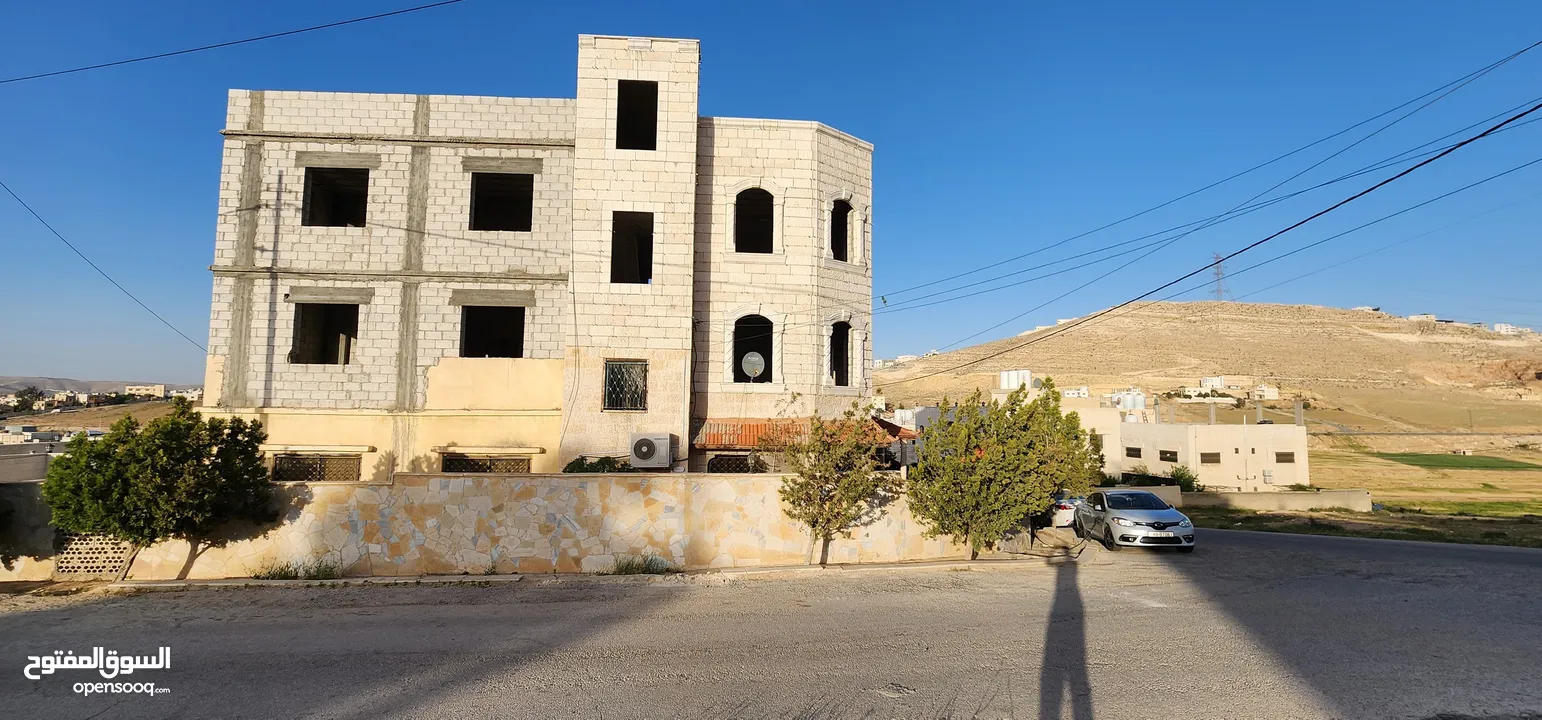 شقة بناء عظم مميزة للبيع طابق ثاني و ثالث وسطح بمساحات 240م مع ترسات....البيع منفصل أو كلي من المالك