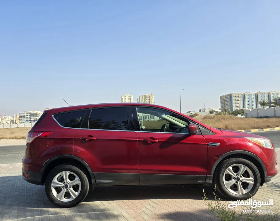 Ford Escape 2015 for urgent sale due to travelling. فورد اسكيب نضيف جدا, 2015 للبيع لدواعي السفر.