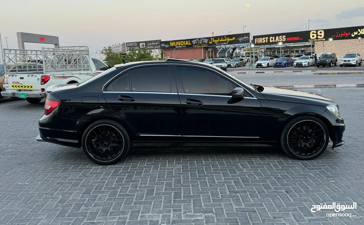 Mercedes Benz C 300 2014 Full option super clean car