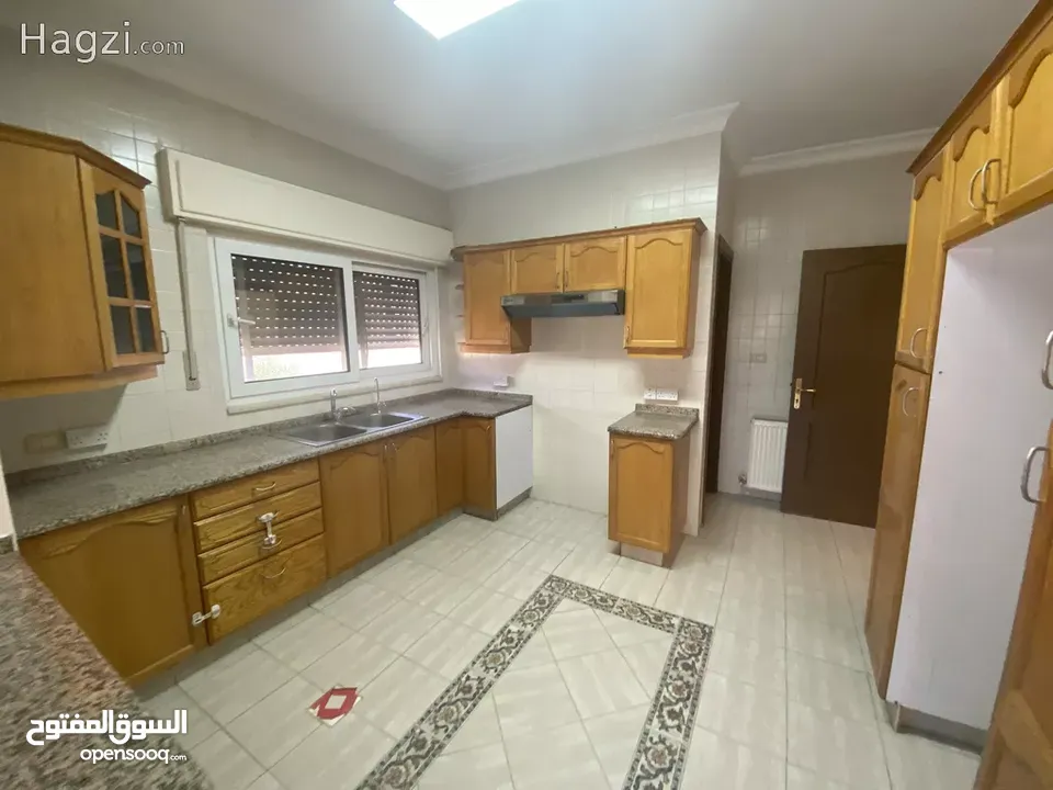 شقة غير مفروشة للإيجار 220م2 ( Property 16405 ) سنوي فقط