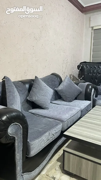طقم كنب 10 مقاعد بحالة جيدة جداً للبيع بسعر مغري!