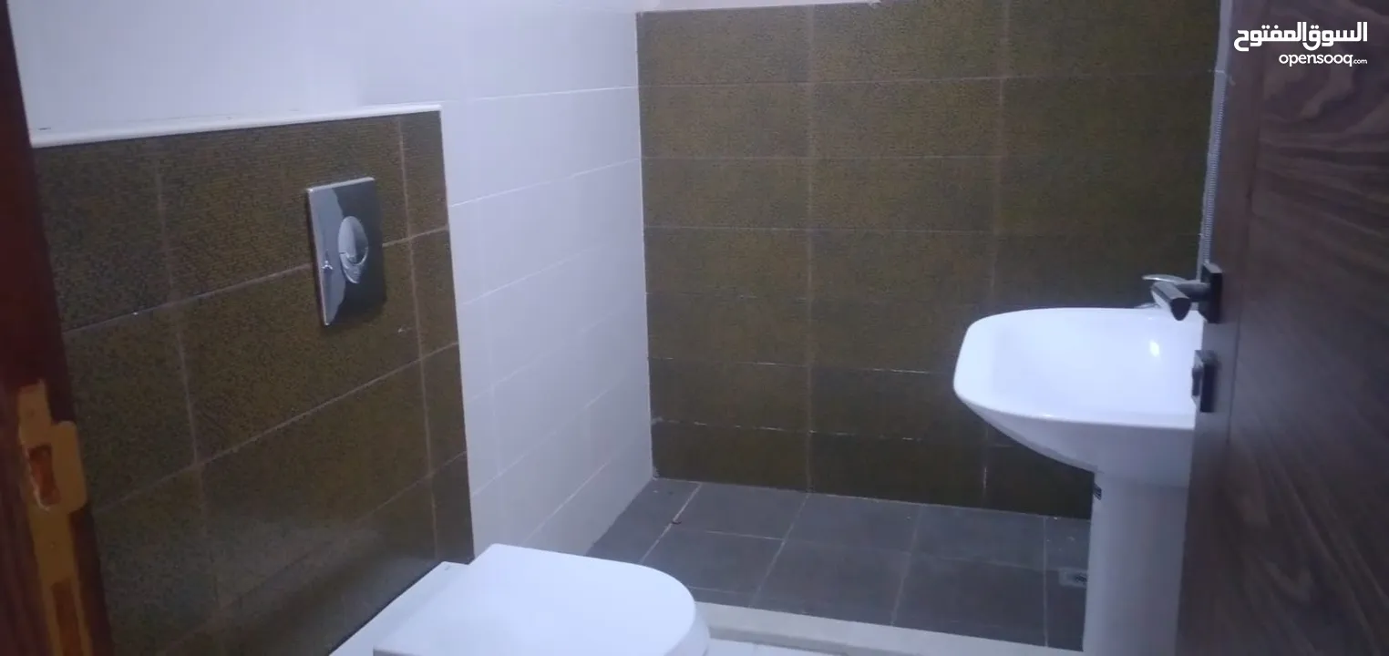 شقة طابقية للبيع او للإيجار في شارع مكة - ref : 14562