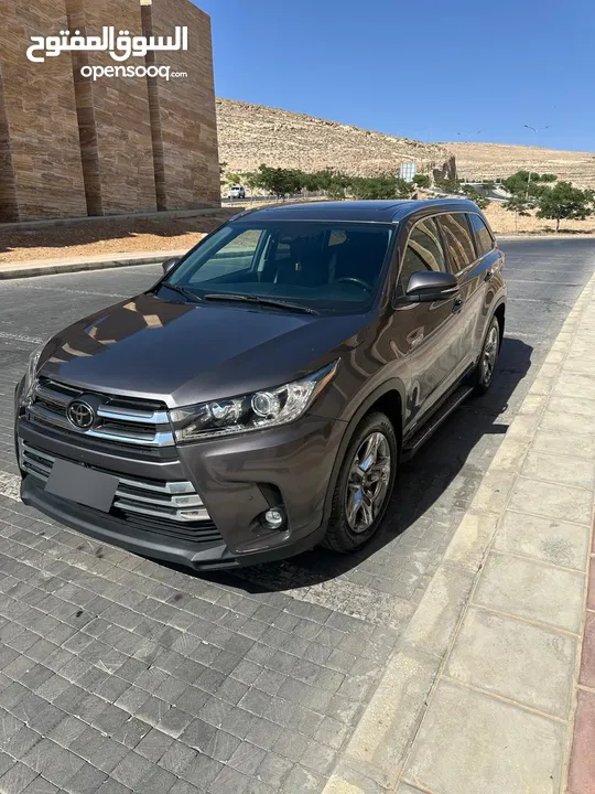 تويوتا هايلاندر 2019 لميتد بلاتينيوم فل كامل 4 كميرات و 7 مقاعد بانوراما توب نظافة