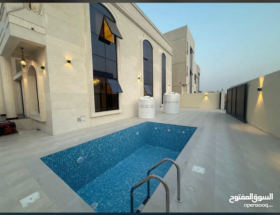 فيلا فاخرة للبيع في الحليو - مقابل أزھى زاوية مميزة – موقع راقٍ وسكني