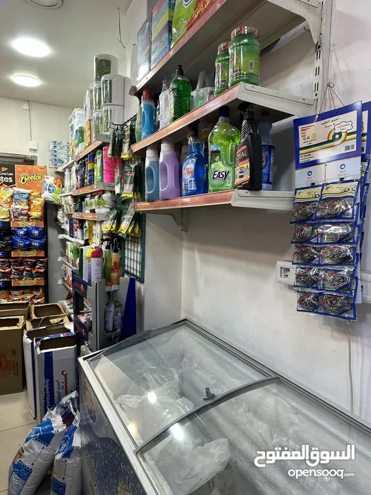 سوبر ماركت للبيع بكامل معداته