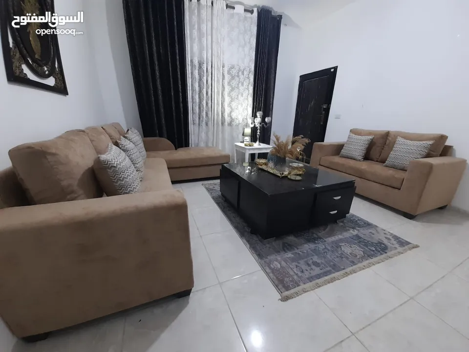 أطقم كنب وكورنرات خشب سويد ثقيل جدا اسفنج دانلوب والضهر هولو طبي الارضيات كوشوك متينه