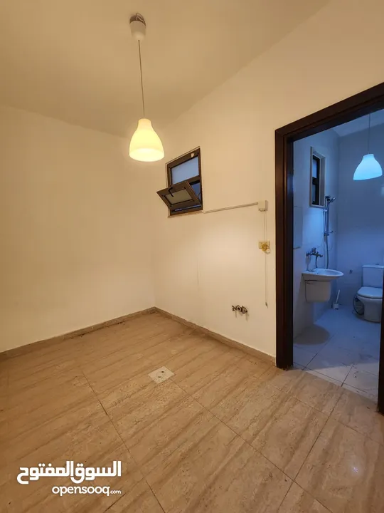 شقة فارغة للبيع بين الدوار الرابع و الخامس - ref: 14595