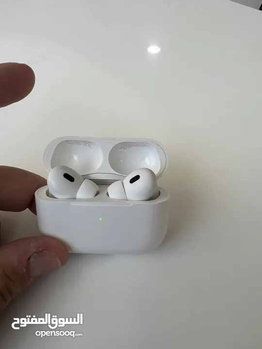 سماعات ابل  AirPods Pro اصلية ( مستعملة ) بحالة الجديدة