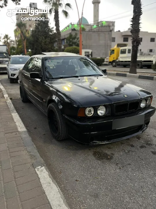E34 BMW   اسود 6 سلندر