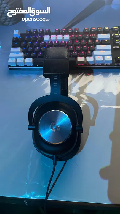 LOGITECH G PRO HEADSET WIRED AND GLORIOUS BROWN SWITCH RGB KEYBOARD .  سماعة رأس لوجيتك جي برو سلكية