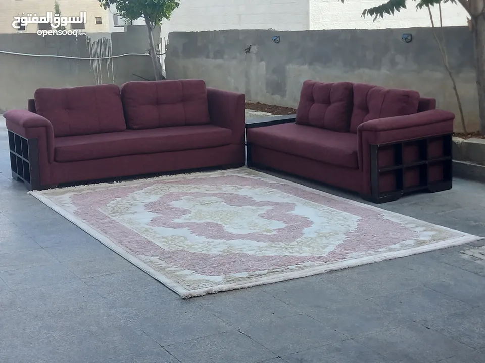 طقم كنب بحاله جيده جدا للبيع الموقع عمان الجبيهه