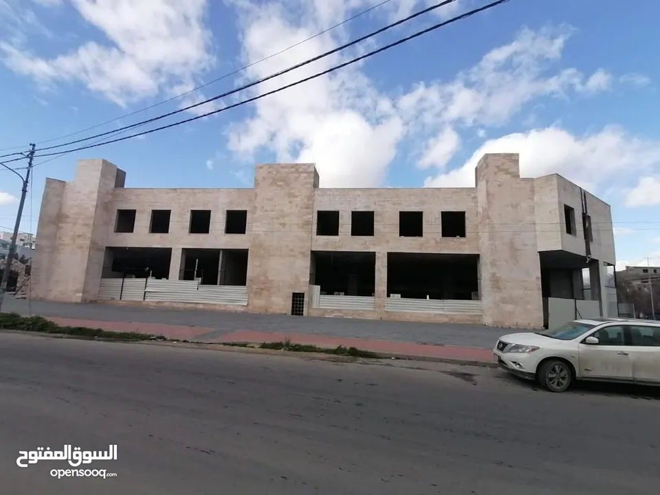 مجمع تجاري للبيع في منطقة المقابلين شارع القدس على 3 شوارع