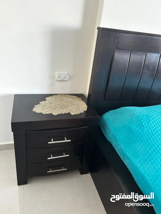 غرفة نوم مستعمل خشب زان بحالة ممتازة