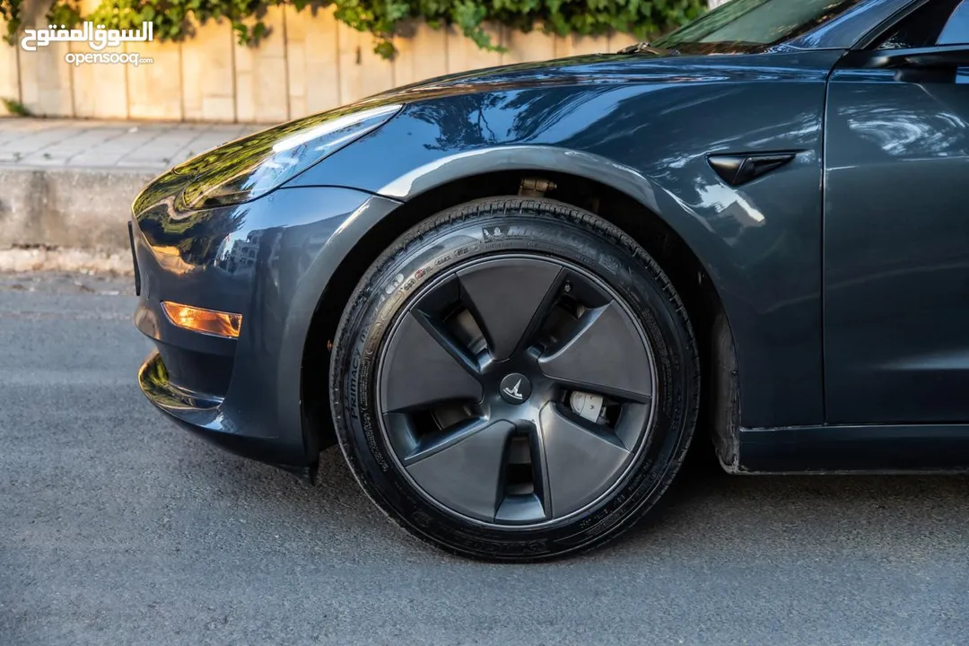 تيسلا model 3  tesla 2023 ستاندر  فحص كامل بحاله الوكاله  لون فيراني
