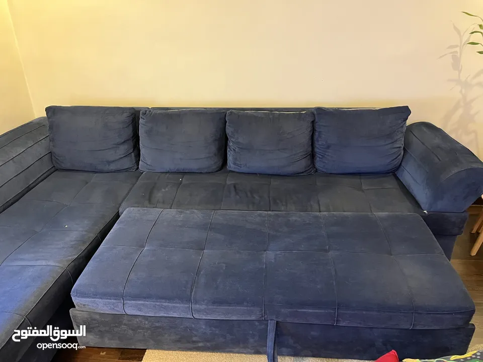 كنب كورنر بفتح تخت  مع كنباي ثنائيه بحاجه الى تنجيد بسعر مغري قابل للتفاوض