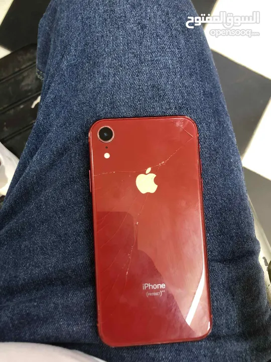 تلفون xr مغير شاشه اصليه جدا منيحه و مغير بطاريه اطليه جدا مكسور من ورا بس مش مثر تلفون سعرو