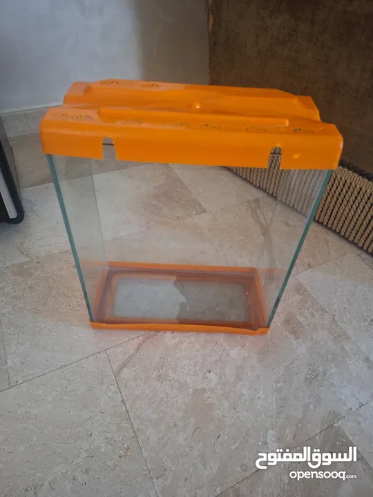 fish tank  حوض سمك مستخدم استخدام يوم واحد فقط  القياسات موضحه في الصوره  زجاج