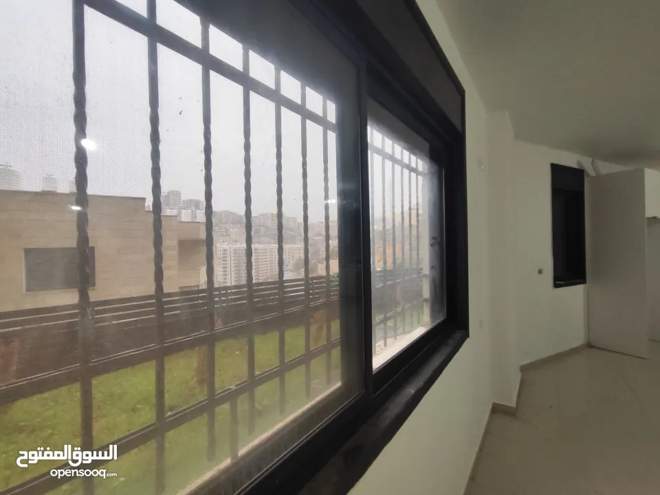 شقة غير مفروشة مع حديقه للايجار في عين مصباح