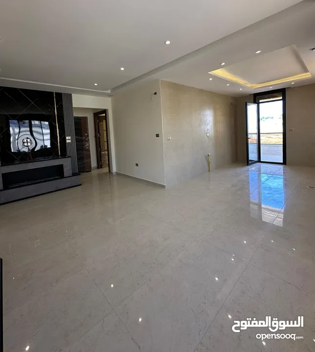 ثالث مع روف دوبلكس تشطيب فندقي مع تدفئة راكبة قرب دوار اقرأ