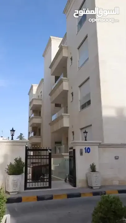 شقه للاستثمار او السكن للبيع/ في أجمل مناطق عمان بسعر مغري من المالك مباشره