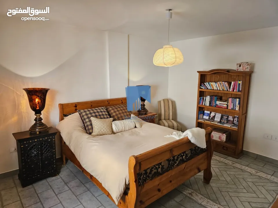 شقة مفروشة مميزة للبيع في الشميساني  -  قرب السفارة الليبية طابق ثاني 251م تشطيب سوبر ديلوكس