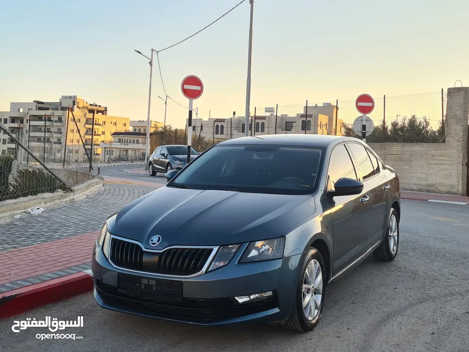 سكودا أوكتافيا موديل 2019 ديزل بقوة 2000 / جير أوتوماتيك  يد أولى 01 / عداد قليل حقيقي