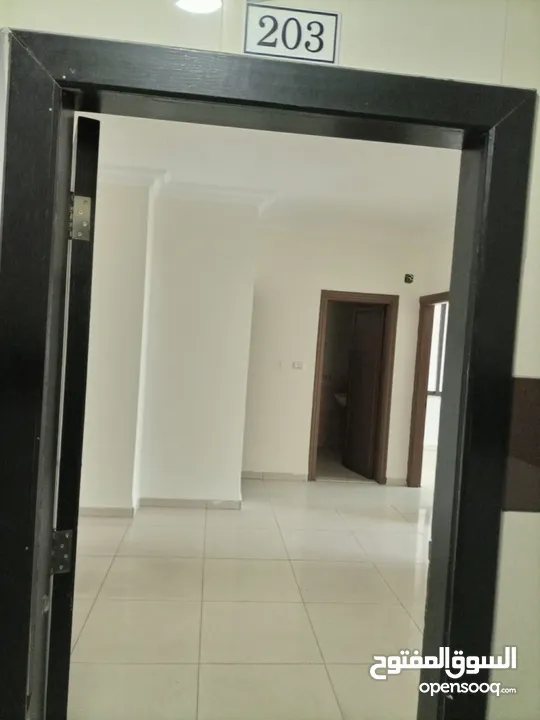 مكاتب ومحلات للايجار في موقع حيوي ومخدوم و بسعر مغري
