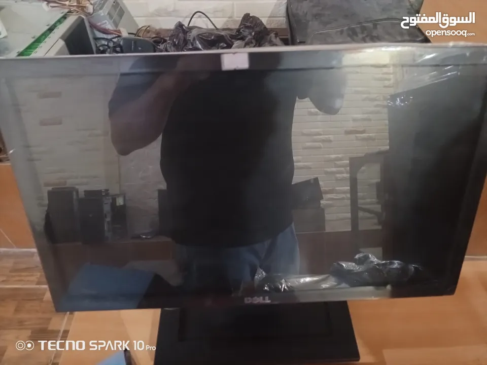 جـــهاز كــــمبيوتر مع جـــميع اكـــسسواراته للبيـــع