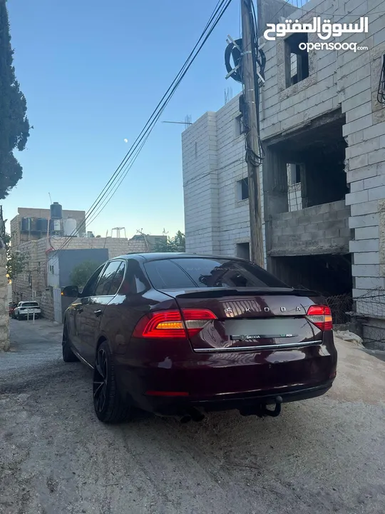 للبدل او البيع بسعر حرق كاش سكودا سوبير فل مسكر فتحه سقف كراسي كهرباء برادي خلفيه لدات اماميه وخلفيه