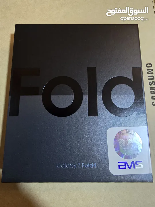 samsung galaxy Z Fold 4 .512.giga .rom.12 giga ram مكفول سنه وتغيير شاشه مره ب105 د لون أخضر رمادي.